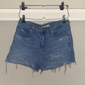 Levi’s high rise stretchy shorts